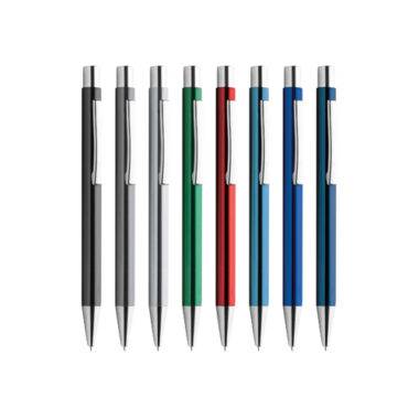 Set di penne in metallo con finitura metallizzata KING FLASH modello PD048 disponibili in 8 colori: azzurro, blu, blu scuro, grigio, rosso, silver, verde, grigio scuro