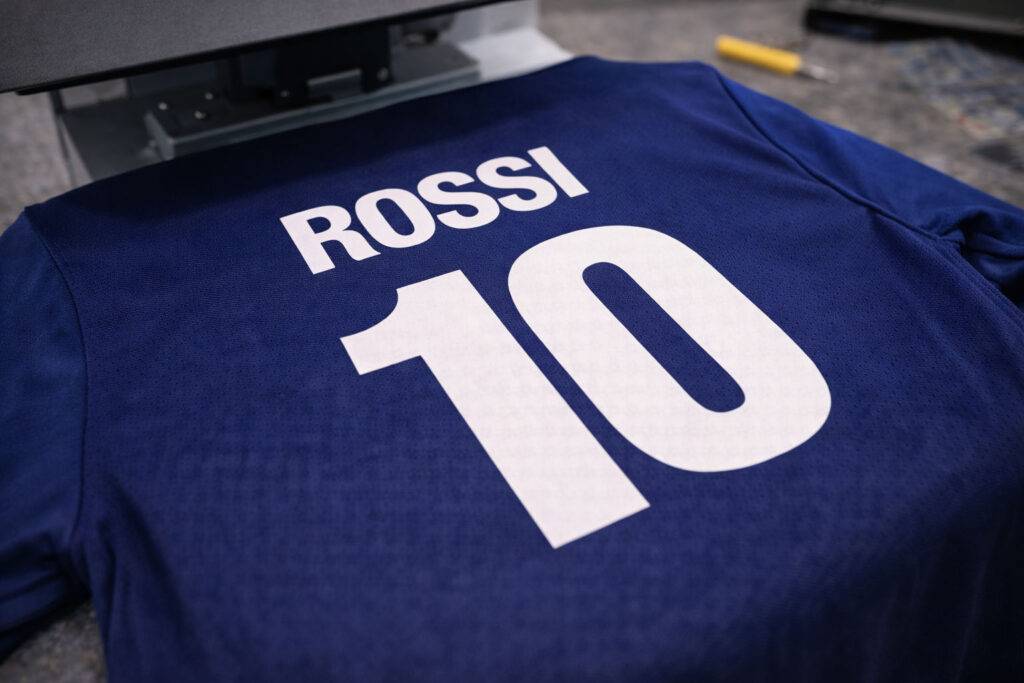 Transfer serigrafico applicato su una maglia sportiva